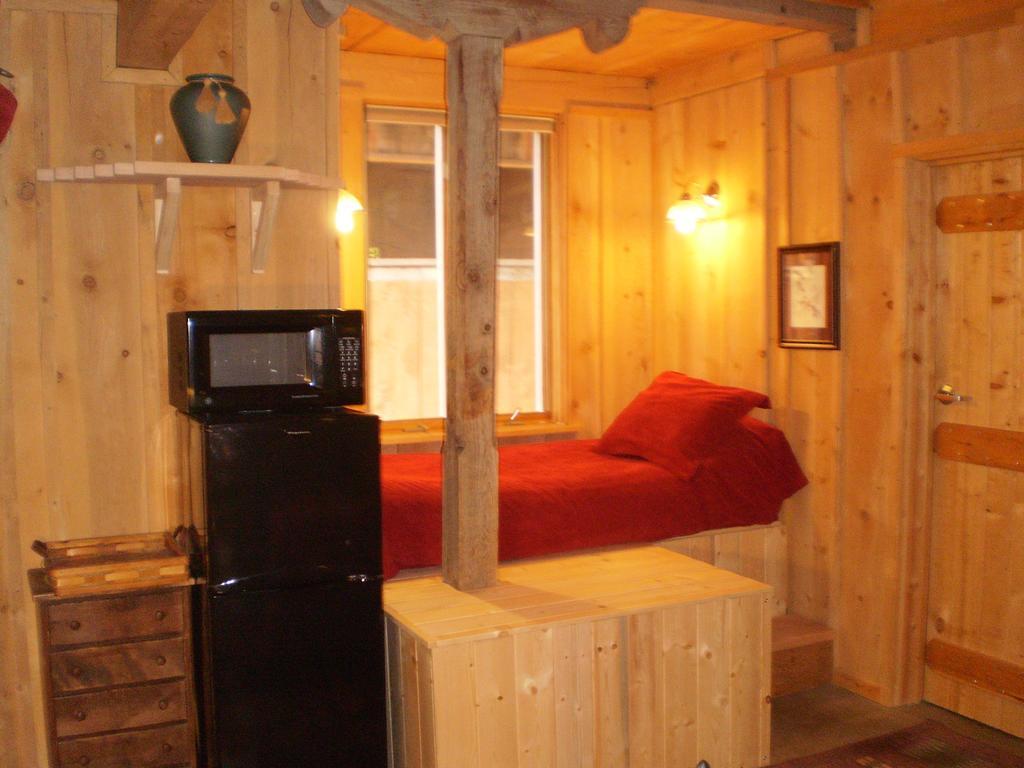 פרמינגטון Silver River Adobe Inn Bed And Breakfast מראה חיצוני תמונה