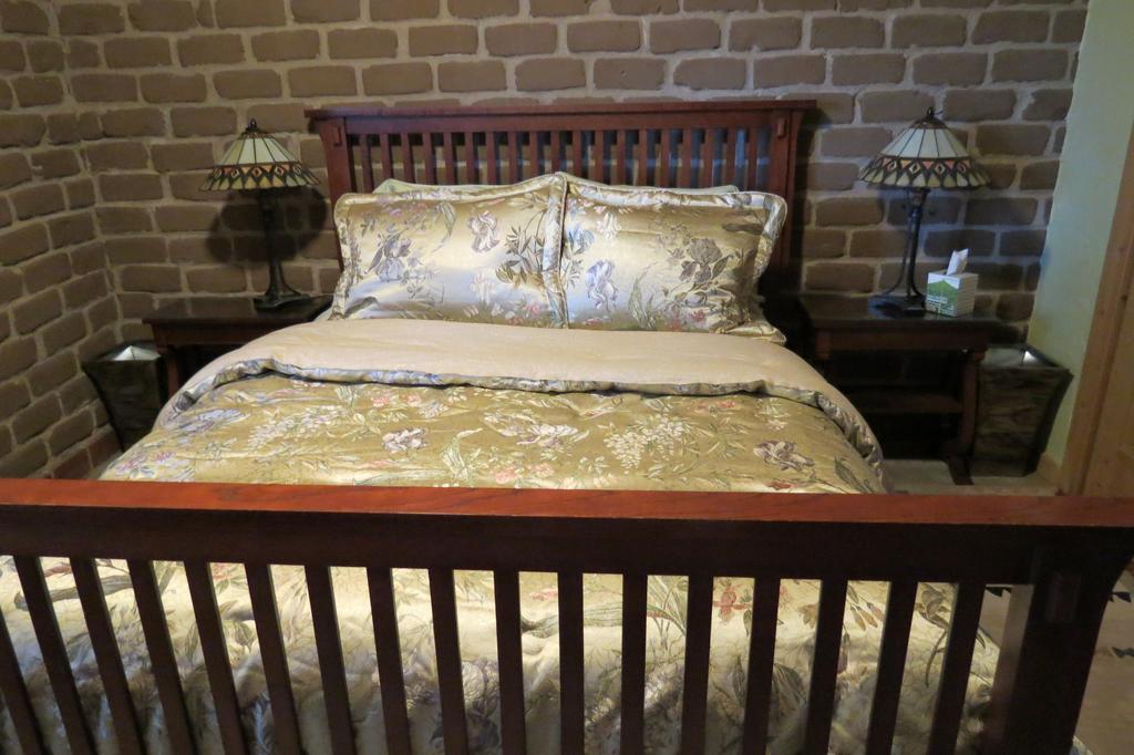 פרמינגטון Silver River Adobe Inn Bed And Breakfast מראה חיצוני תמונה